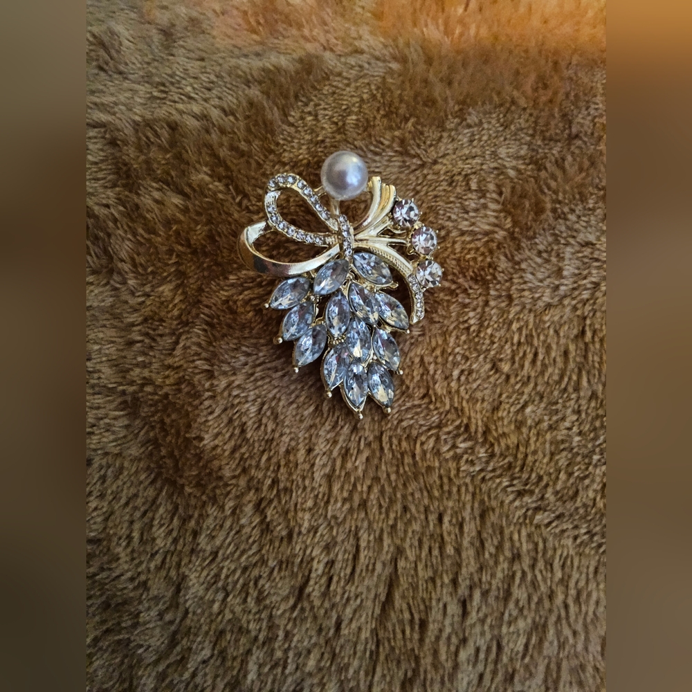 Gold Tone Pearl & Crystal Floral Brooch - Women's Jewelry
